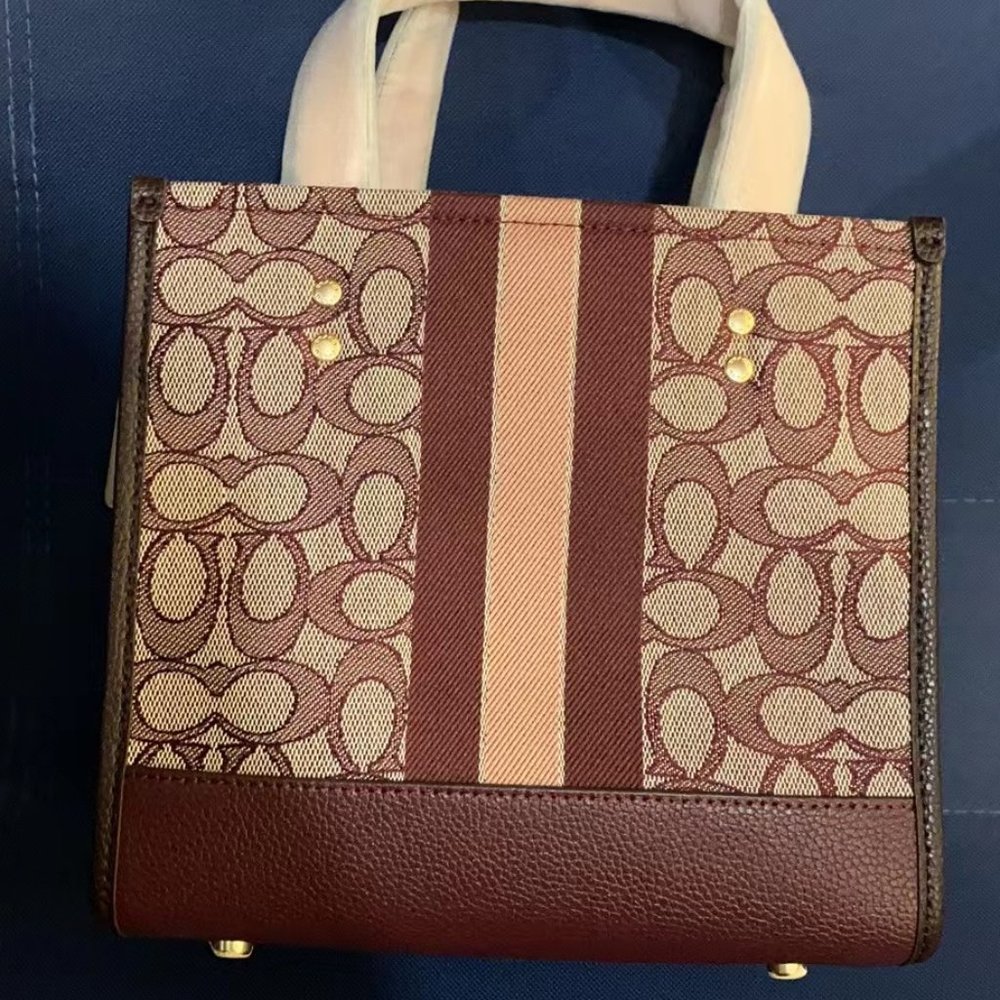 Coach Dempsey 22 Tote bag - Picture 2 of 7